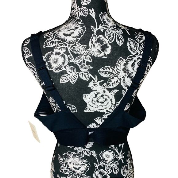 Black Fabletics Bra - Picture 2 of 5